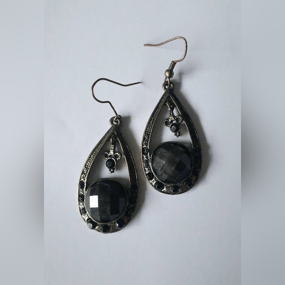 3/$20! Victorian-style bronze dangle jewelled statement earrings dark stones - Picture 4 of 9